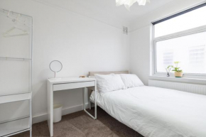 Atlas - Minimalist Double Room in Luton